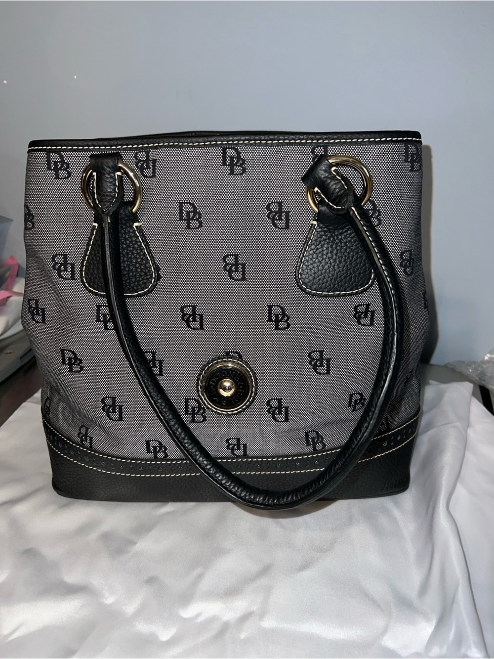 Dooney & Bourke Black and Gray Signature Shoulder Bag no call outs - Picture 10 of 10